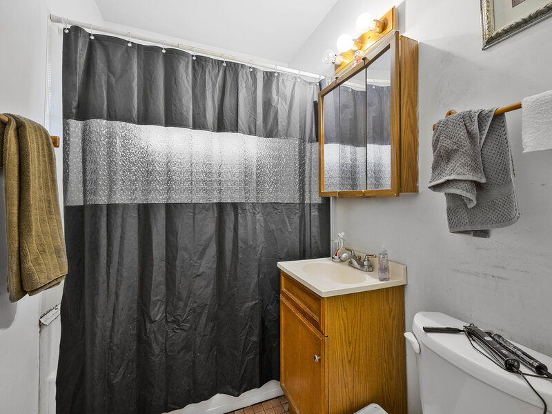 17223 Burnham Avenue Lansing IL 60438