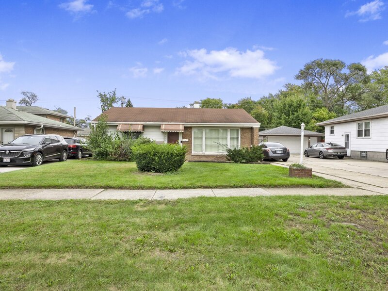 17223 Burnham Avenue Lansing IL 60438