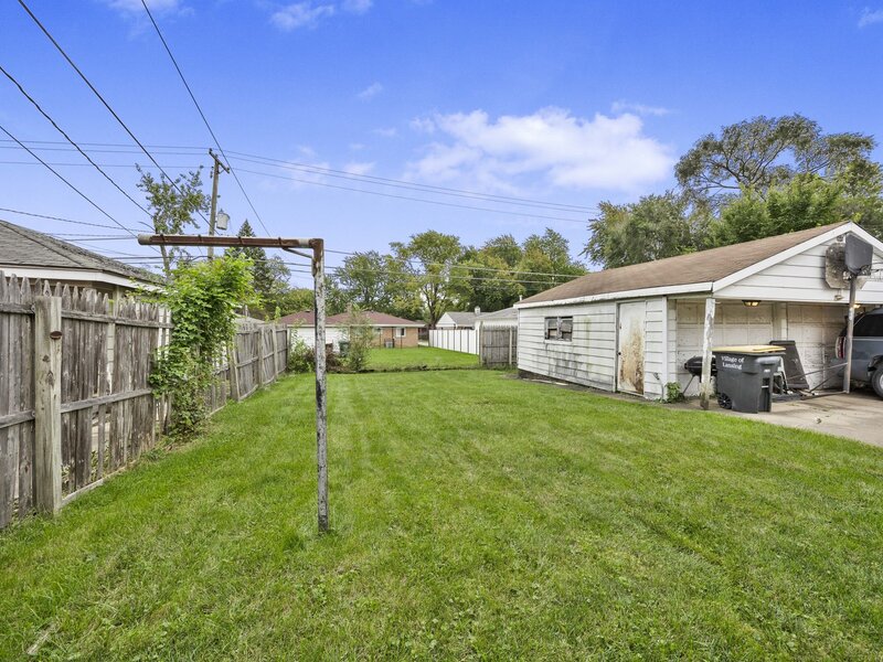 17223 Burnham Avenue Lansing IL 60438