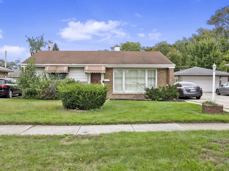 17223 Burnham Avenue Lansing IL 60438
