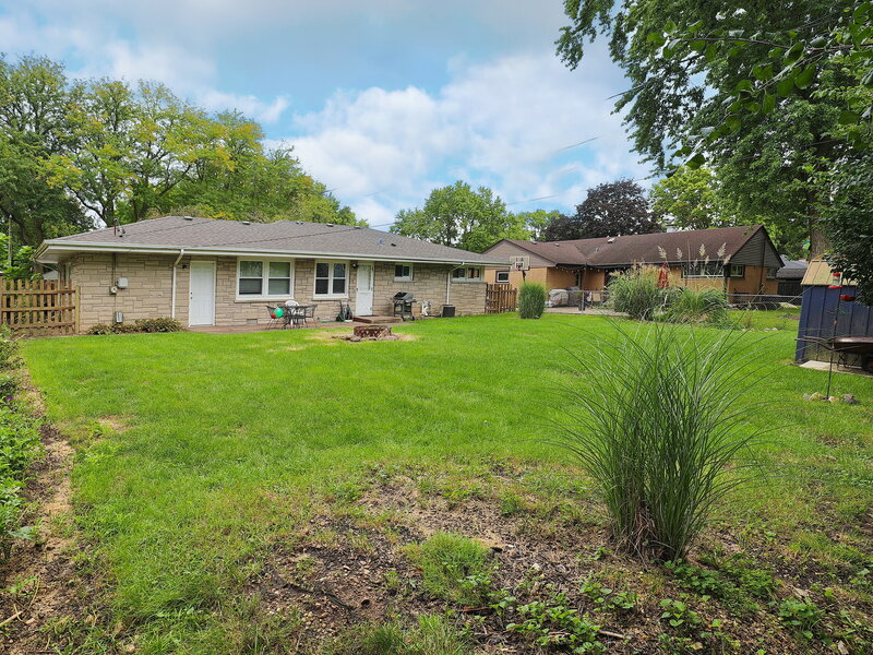 212 Hill Avenue North Aurora IL 60542