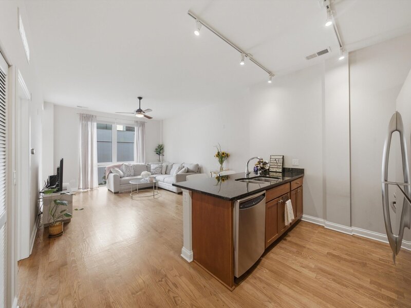 2035 S Indiana Avenue Chicago IL 60616