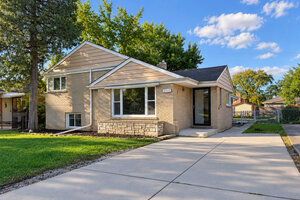 Photo of 3814 W Sherwin Avenue Lincolnwood IL 60712