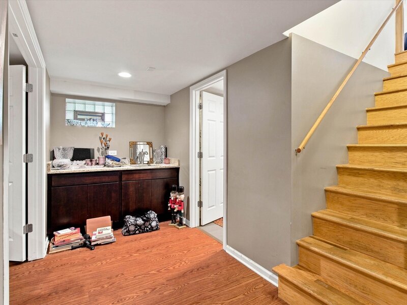 6105 N Lowell Avenue Chicago IL 60646