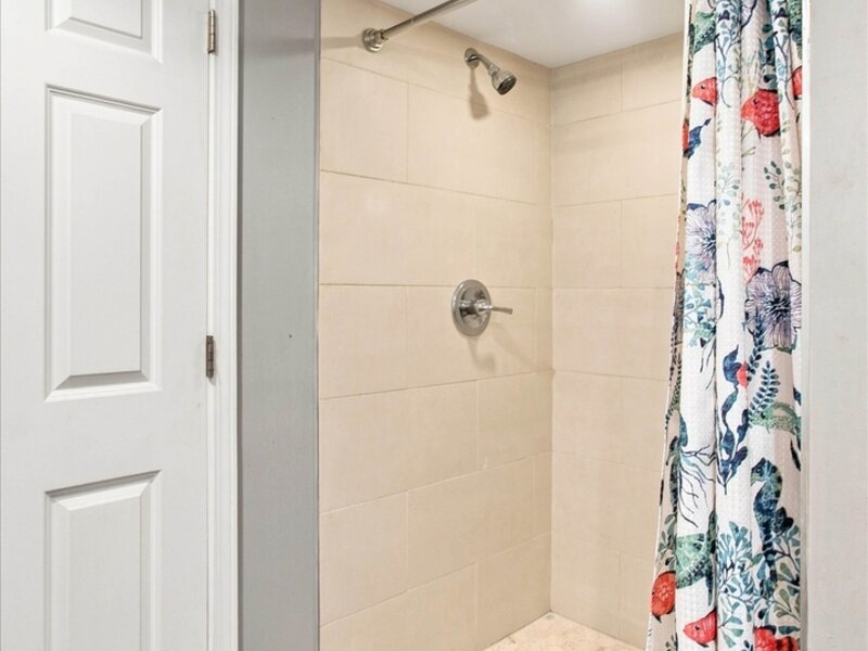 6105 N Lowell Avenue Chicago IL 60646