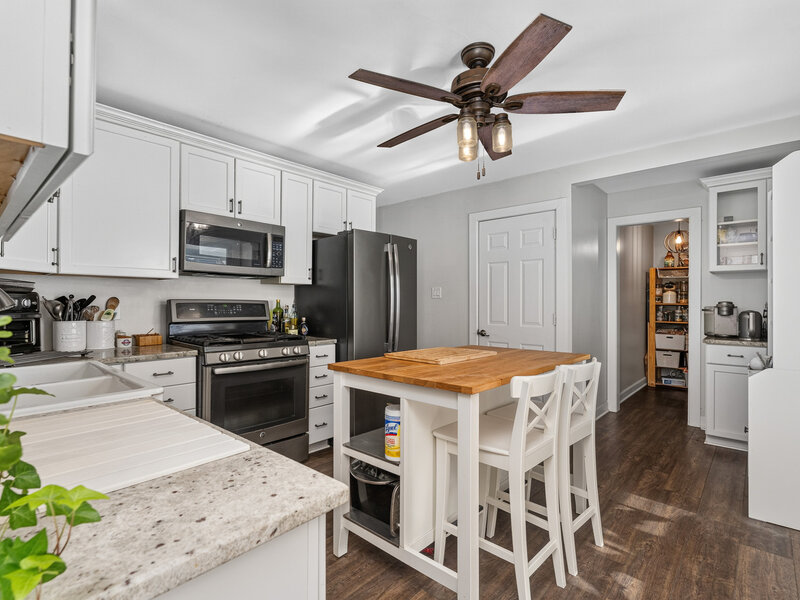 428 Kenyon Avenue Romeoville IL 60446