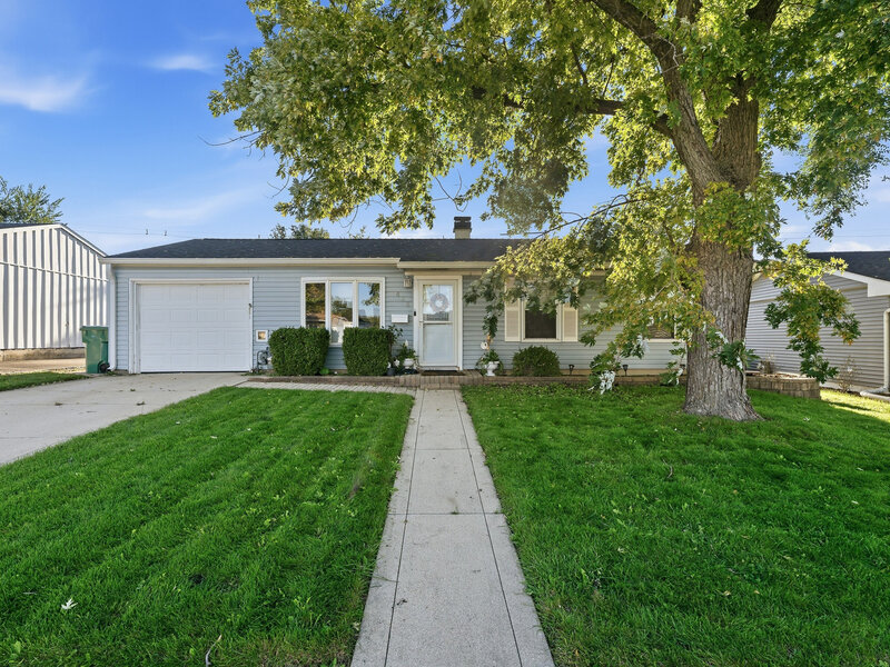 428 Kenyon Avenue Romeoville IL 60446
