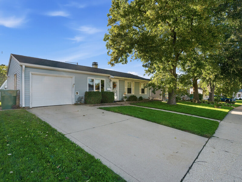 428 Kenyon Avenue Romeoville IL 60446