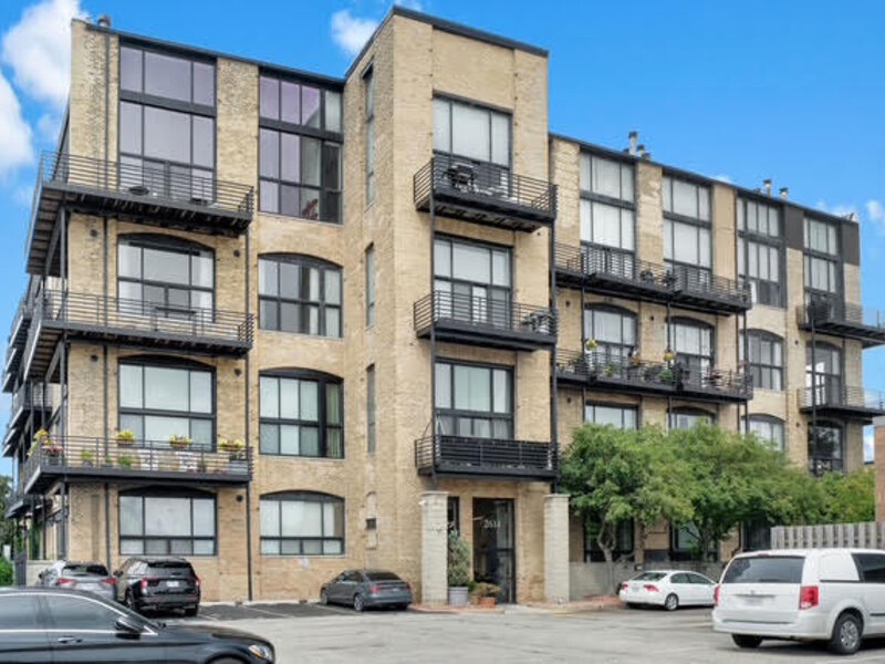 2614 N Clybourn Avenue Chicago IL 60614