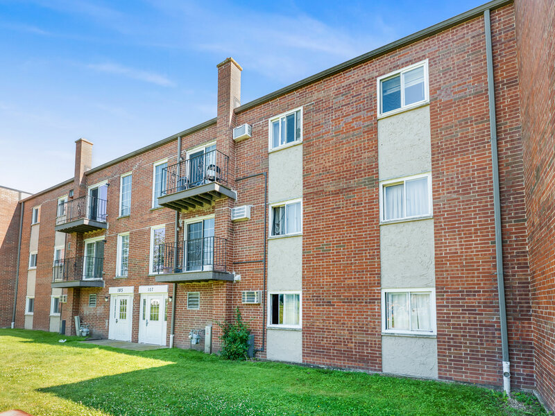 107 W Elk Trail Carol Stream IL 60188