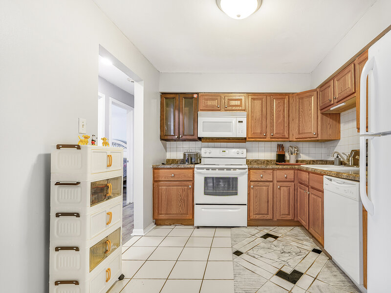 107 W Elk Trail Carol Stream IL 60188
