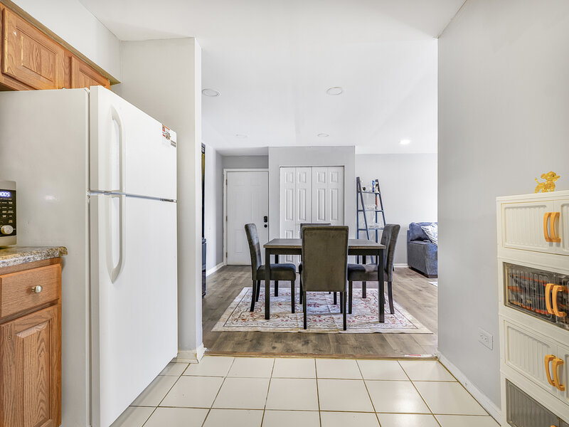 107 W Elk Trail Carol Stream IL 60188