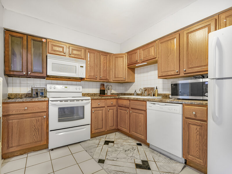 107 W Elk Trail Carol Stream IL 60188