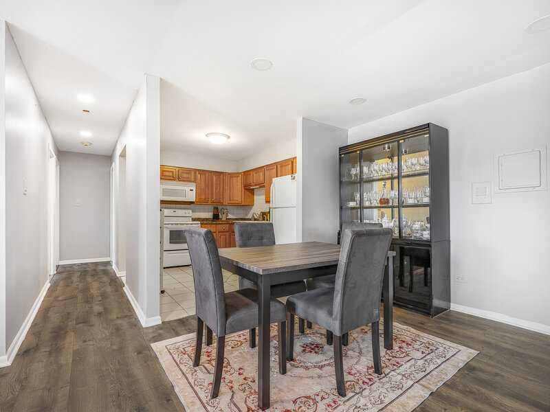 107 W Elk Trail Carol Stream IL 60188