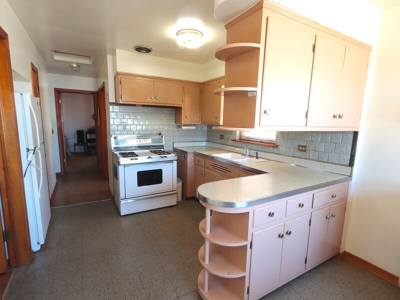 5735 S Moody Avenue Chicago IL 60638