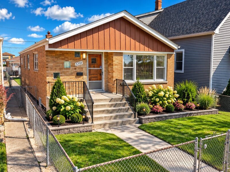 5735 S Moody Avenue Chicago IL 60638