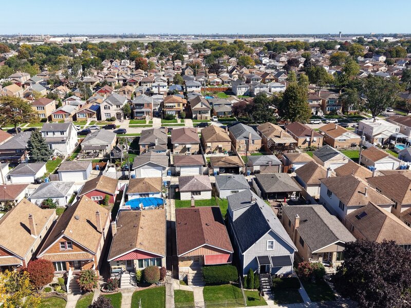 5735 S Moody Avenue Chicago IL 60638