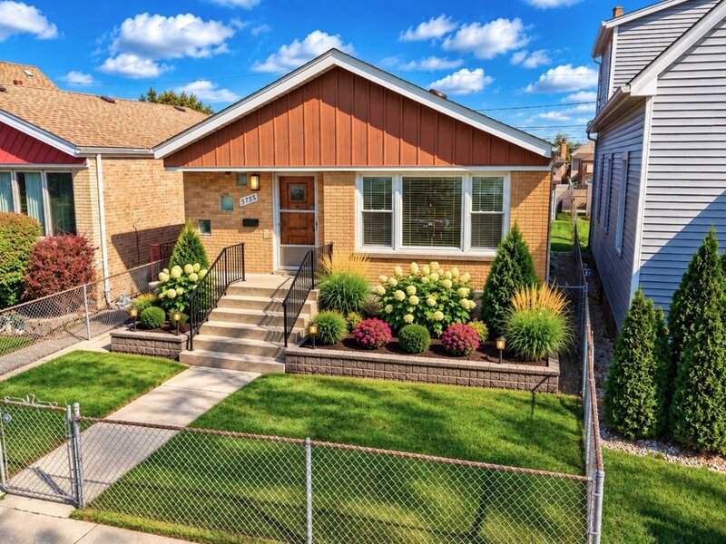 5735 S Moody Avenue Chicago IL 60638