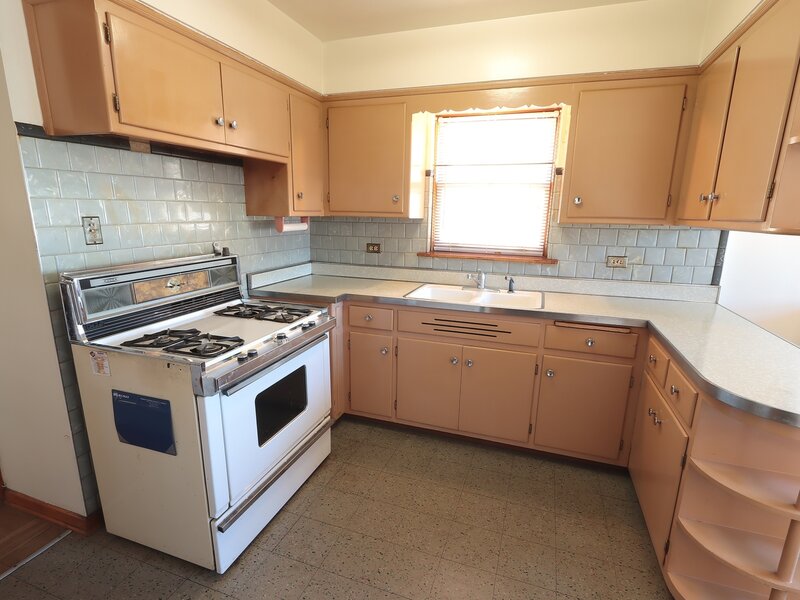 5735 S Moody Avenue Chicago IL 60638