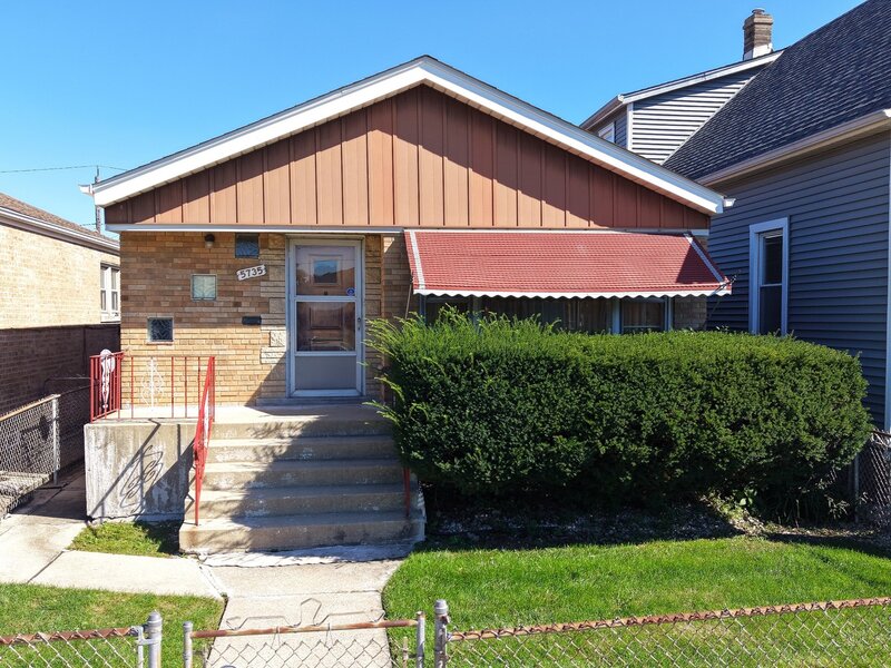 5735 S Moody Avenue Chicago IL 60638