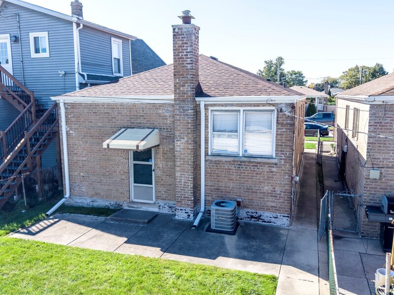 5735 S Moody Avenue Chicago IL 60638
