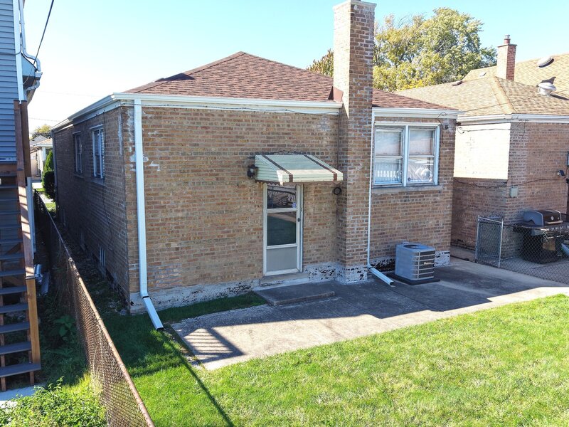 5735 S Moody Avenue Chicago IL 60638