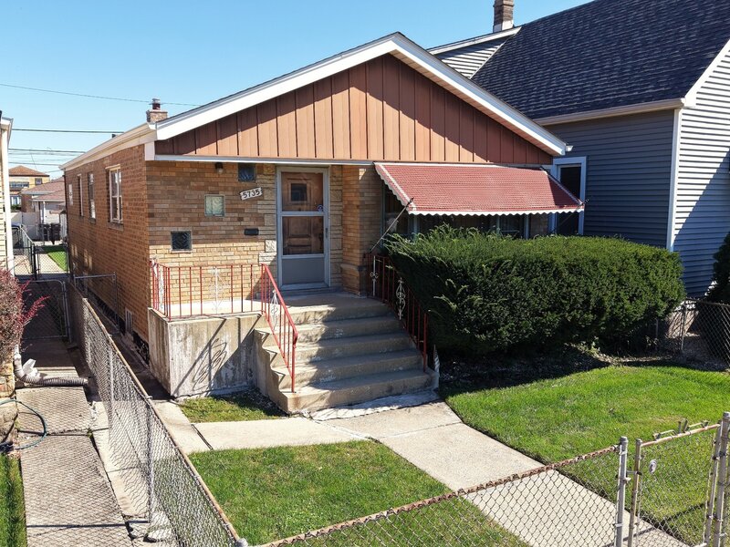 5735 S Moody Avenue Chicago IL 60638