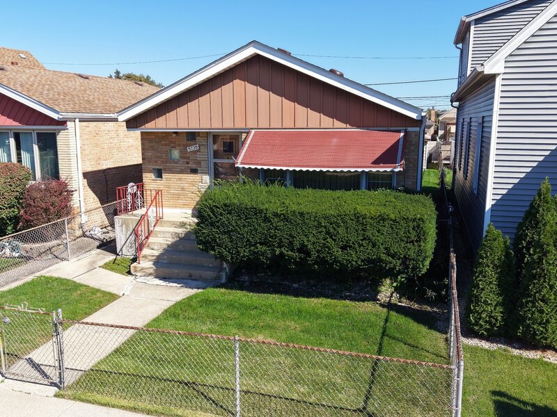 5735 S Moody Avenue Chicago IL 60638