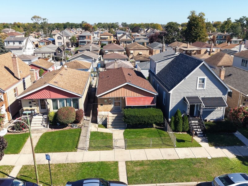5735 S Moody Avenue Chicago IL 60638