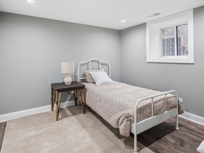 5152 W Warwick Avenue Chicago IL 60641