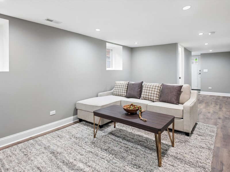 5152 W Warwick Avenue Chicago IL 60641