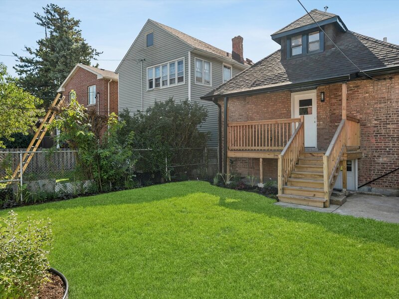 5152 W Warwick Avenue Chicago IL 60641