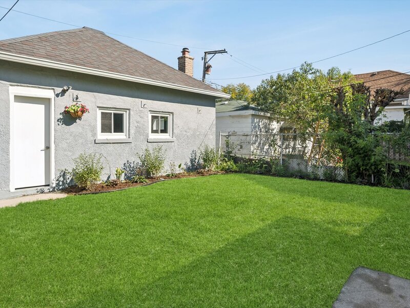 5152 W Warwick Avenue Chicago IL 60641