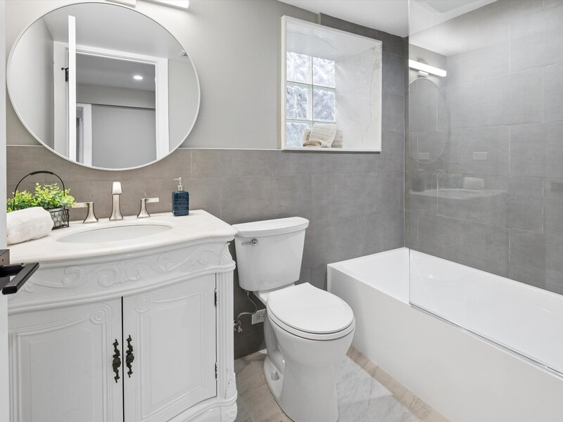 5152 W Warwick Avenue Chicago IL 60641