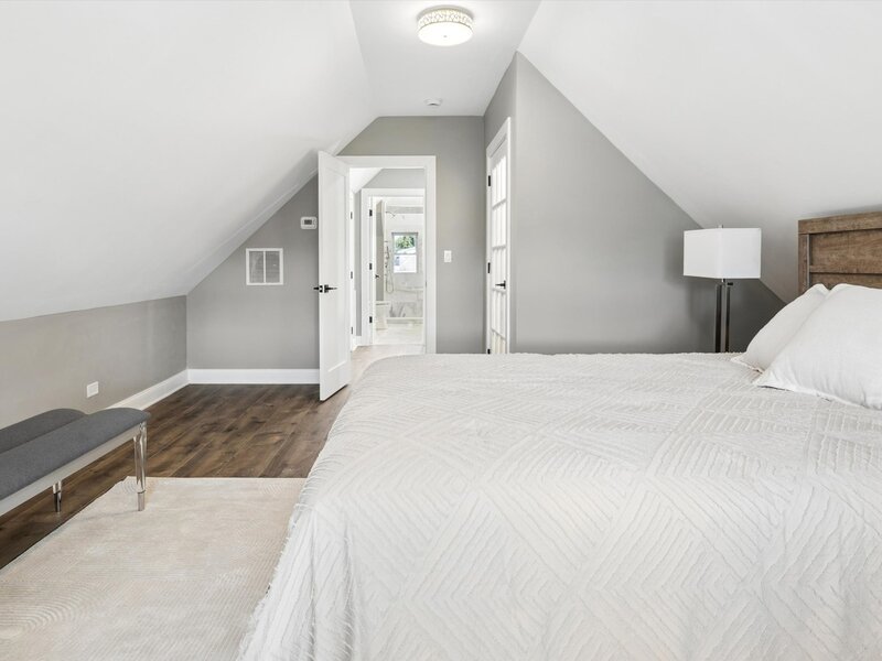 5152 W Warwick Avenue Chicago IL 60641