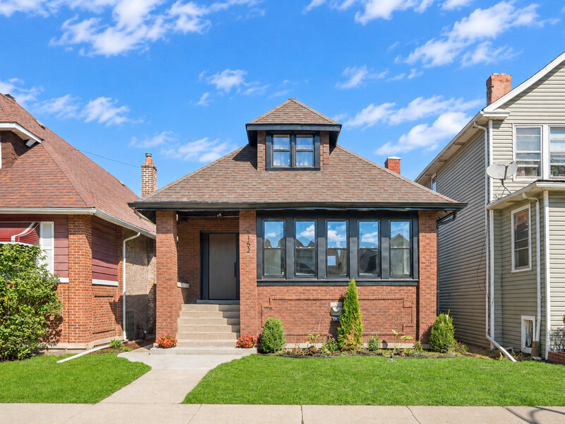 5152 W Warwick Avenue Chicago IL 60641