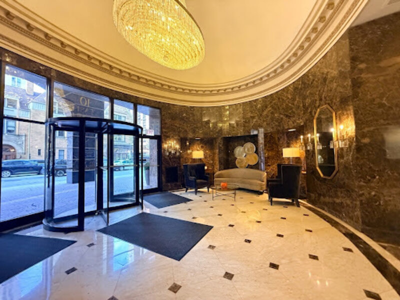 10 E Ontario Street Chicago IL 60611