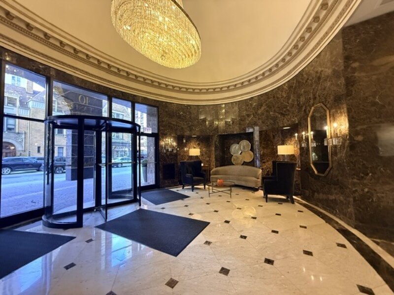 10 E Ontario Street Chicago IL 60611