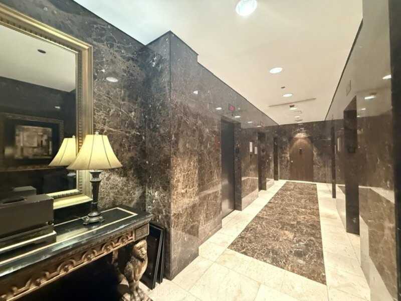 10 E Ontario Street Chicago IL 60611