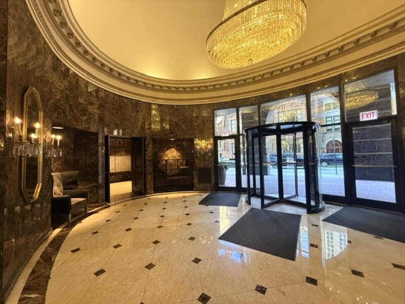 10 E Ontario Street Chicago IL 60611