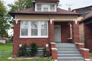Photo of 8041 S Escanaba Avenue Chicago IL 60617