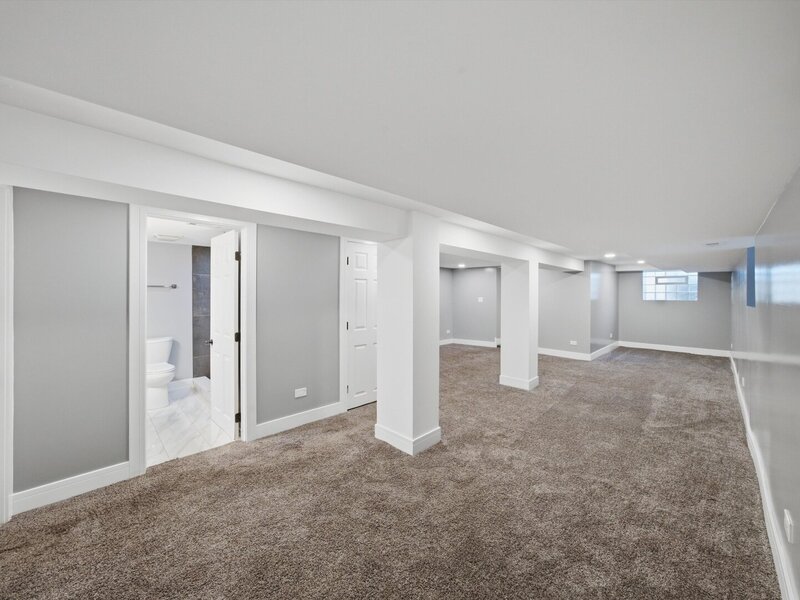 8041 S Escanaba Avenue Chicago IL 60617