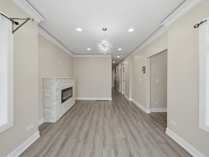 8041 S Escanaba Avenue Chicago IL 60617