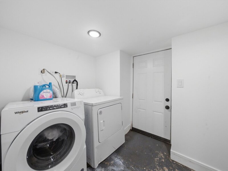 8041 S Escanaba Avenue Chicago IL 60617