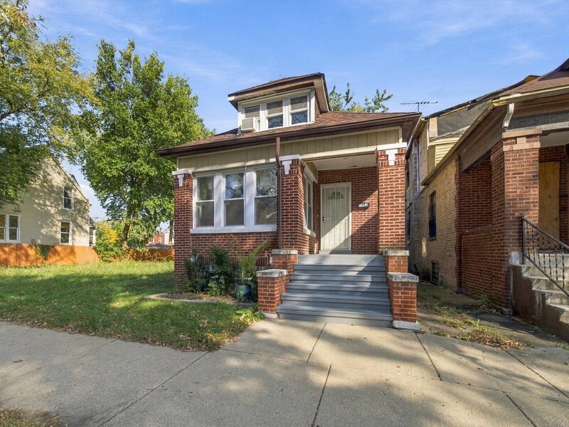 8041 S Escanaba Avenue Chicago IL 60617
