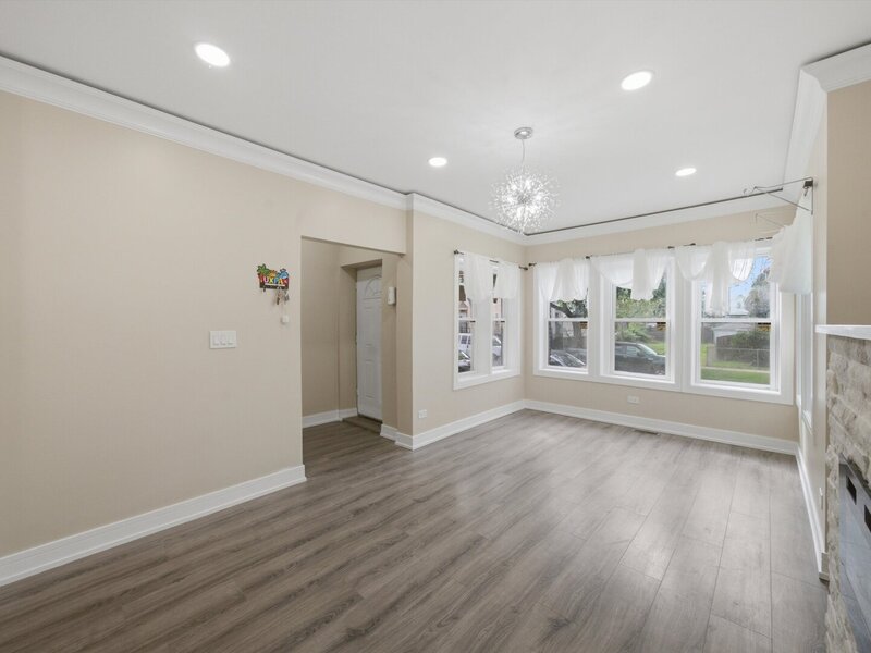 8041 S Escanaba Avenue Chicago IL 60617