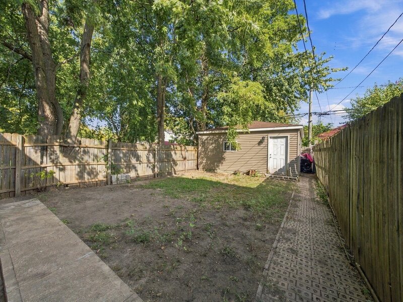8041 S Escanaba Avenue Chicago IL 60617