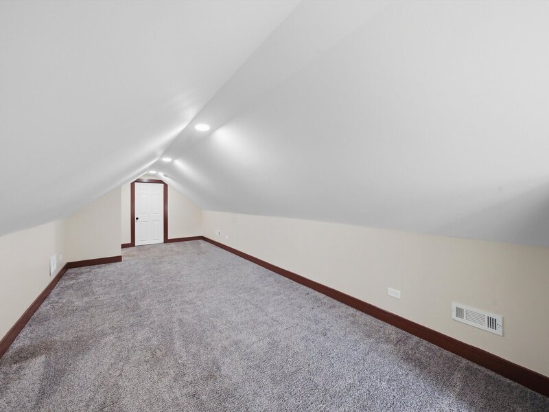 8041 S Escanaba Avenue Chicago IL 60617