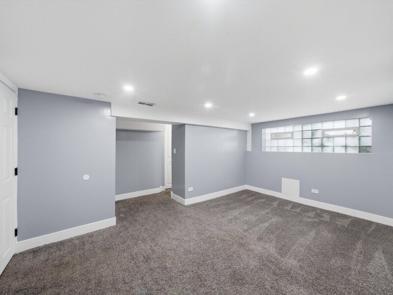 8041 S Escanaba Avenue Chicago IL 60617
