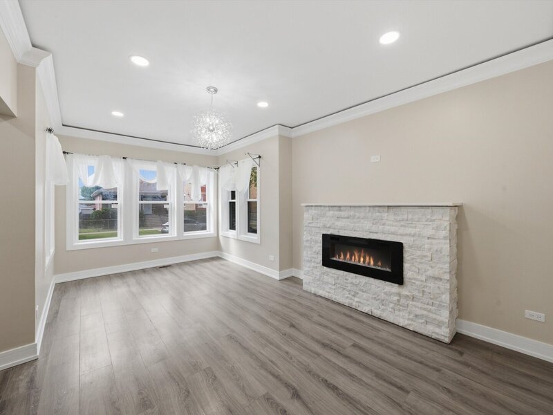 8041 S Escanaba Avenue Chicago IL 60617